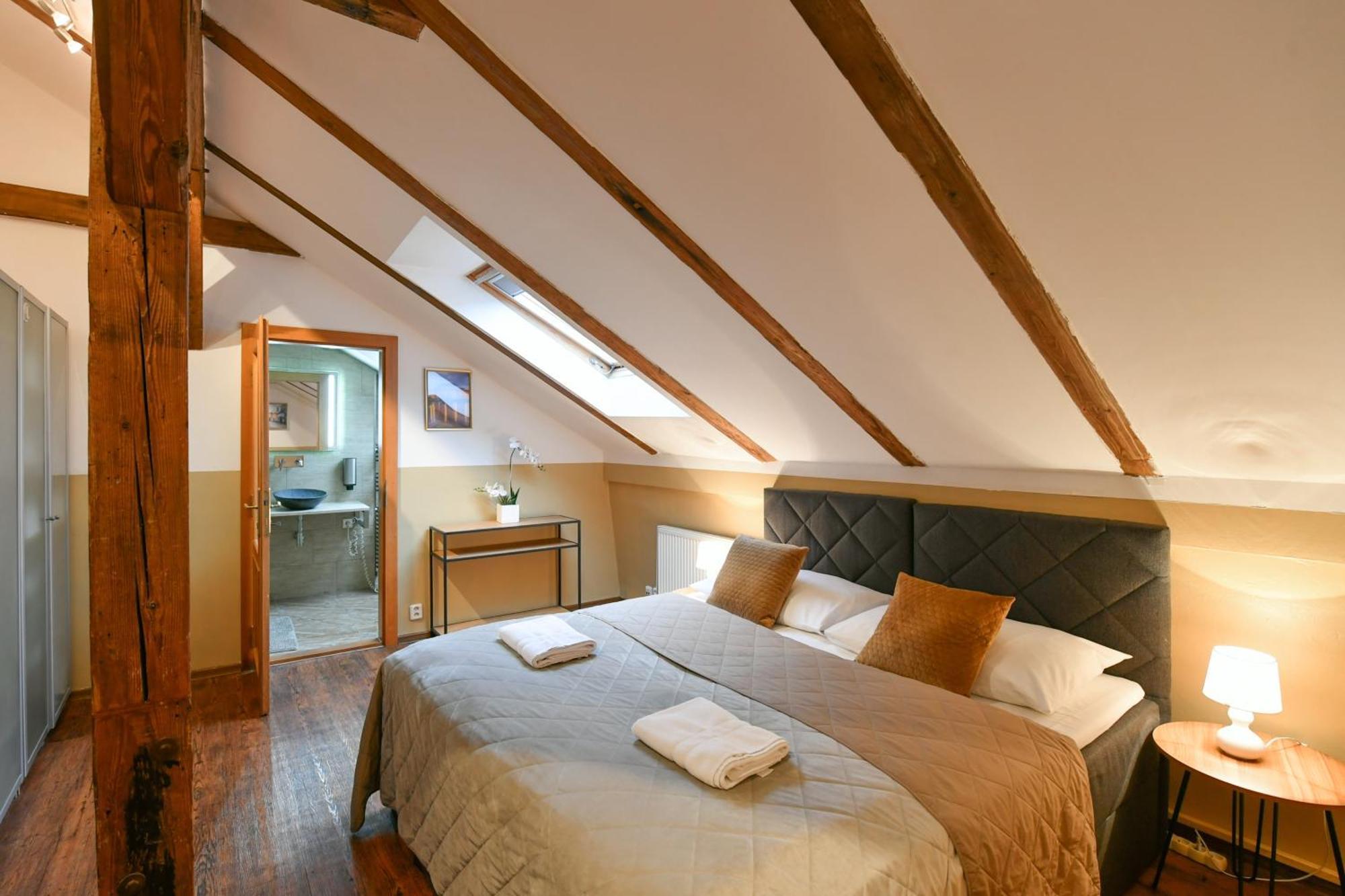 Amazing Charles Bridge Apartment Praha Eksteriør bilde