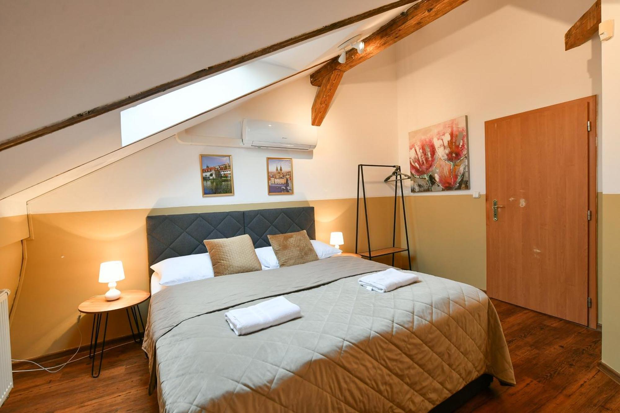 Amazing Charles Bridge Apartment Praha Eksteriør bilde
