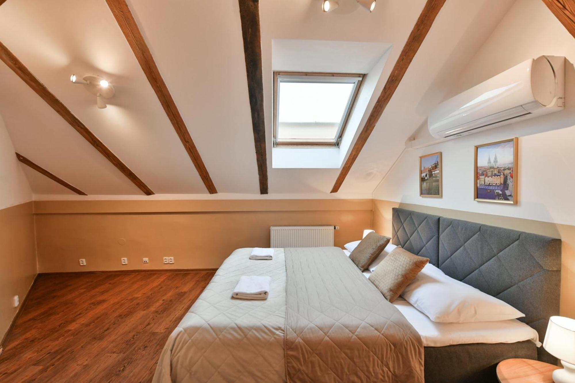 Amazing Charles Bridge Apartment Praha Eksteriør bilde